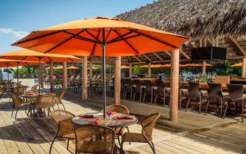 Hilton Coco Beach Ocean Front - Beach Bar Decking